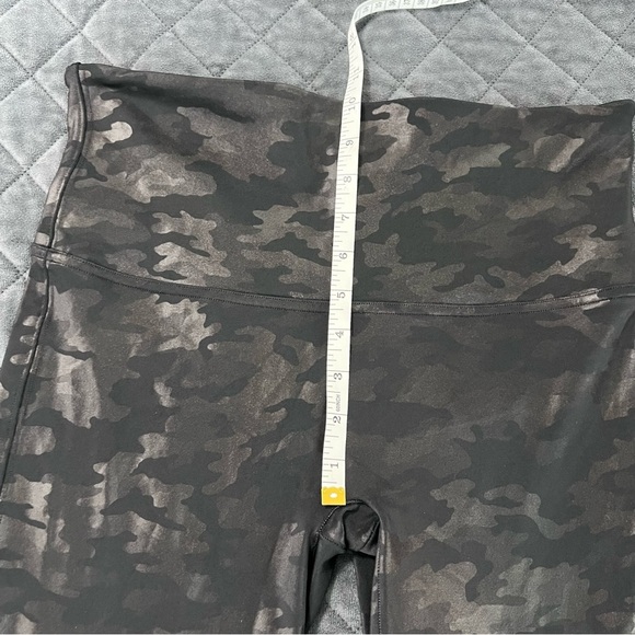 Spanx Leggings Womens XL Camo Faux Leather Matte Shine Shaping High Rise B28 - Picture 7 of 9